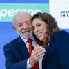 Lula e Esther Dweck na cerimônia em que as medidas, também voltadas a proprietários rurais, foram anunciadas - Ricardo Stuckert / PR
