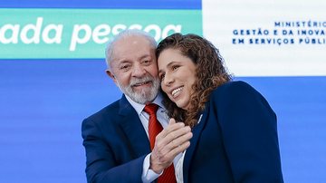 Lula e Esther Dweck na cerimônia em que as medidas, também voltadas a proprietários rurais, foram anunciadas - Ricardo Stuckert / PR