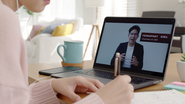 A meta-análise mencionada avaliou 24 estudos que compararam o desempenho de participantes após assistirem a videoaulas em diferentes velocidades (1x, 1,25x, 1,5x, 2x e 2,5x) - Foto: Envato Elements