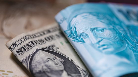 Câmbio afeta até 18% do consumo médio dos brasileiros, segundo pesquisa da FGV - Adobe Stock