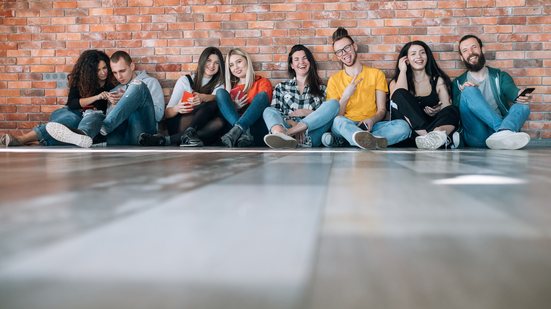 Geração Z e millenial buscam propósito no trabalho, diz pesquisa da Deloitte - Adobe Stock