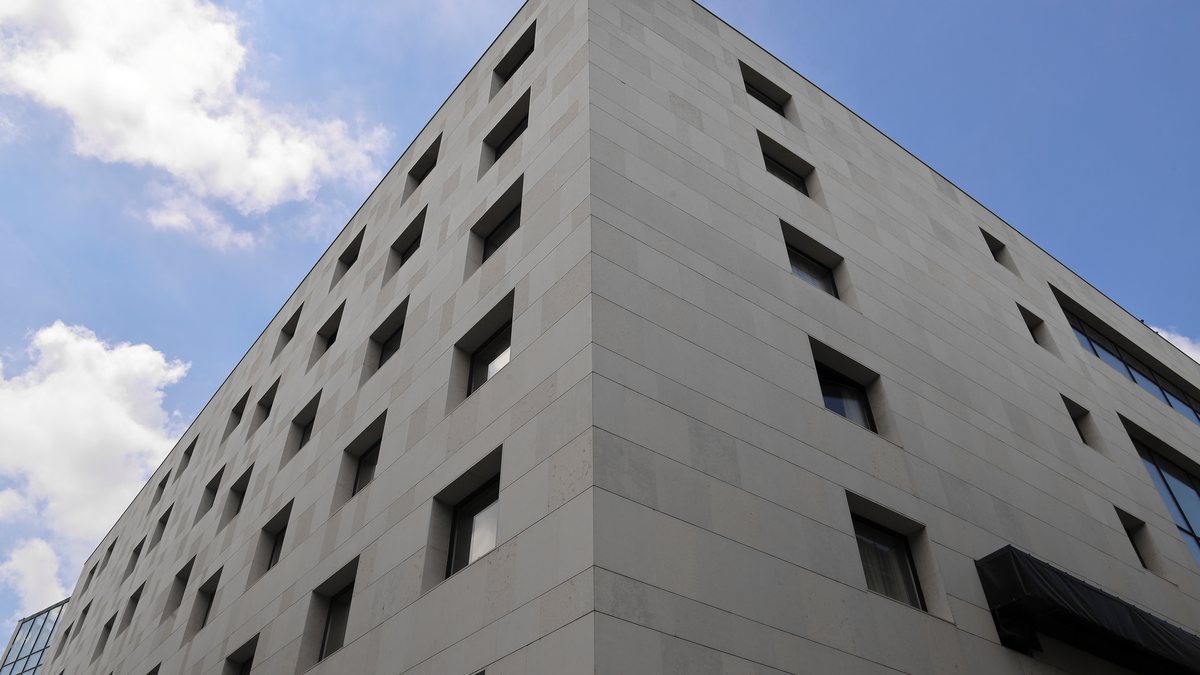 Estudo da B3 em parceria com Neoway aponta que rendimento dos Fundos Imobiliários de lajes superaram os de papel - Adobe Stock
