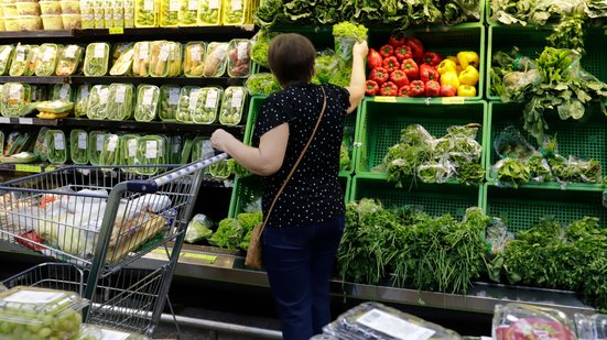 Supermercados de Goiás passarão a funcionar somente até as 11h aos domingos e feriados - Adobe Stock