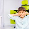 Projeto de lei quer substituir sinal de escola por música para conforto de autistas - Adobe Stock