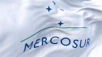 A ação visa controlar produtos alimentares que entram e saem do porto - Adobe Stock