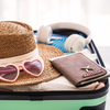 Isso se traduz em passagens aéreas mais baratas, diárias de hotéis com descontos, atendimento mais atencioso nos pontos turísticos - Envato