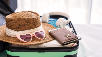 Isso se traduz em passagens aéreas mais baratas, diárias de hotéis com descontos, atendimento mais atencioso nos pontos turísticos - Envato