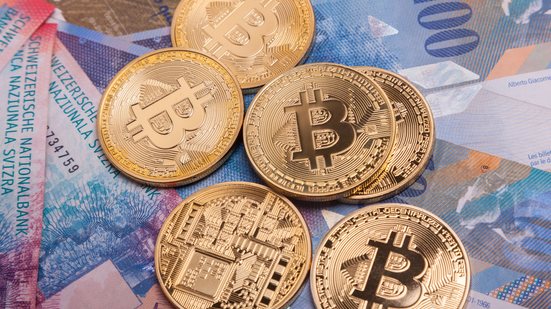 Empresa também alocou US$ 300 milhões de capital adicional para uma estratégia de aquisição de opções relacionadas ao Bitcoin - Envato Elements