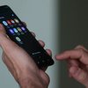 Empresa de tecnologia fez testes para mostrar que smartphones podem captar conversas e  personalizar propagandas - Foto: Tânia Rêgo/Agência Brasil