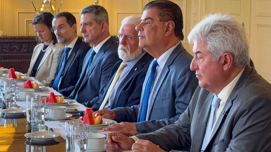Comitiva de senadores nos EUA é liderada por Nelsinho Trad (centro da foto), em meio a ameaça de Eduardo Bolsonaro de "atrapalhar" - Samyra Galvão / Gabinete Nelsinho Trad