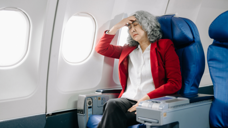 O medo de avião pode atingir tanto quem nunca viajou quanto quem já teve uma experiência traumática em voo - Envato Elements