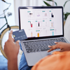Com a popularização das compras pela internet, surgem também os desafios de manter a segurança - Foto: Envato Elements