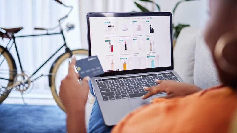 Com a popularização das compras pela internet, surgem também os desafios de manter a segurança - Foto: Envato Elements