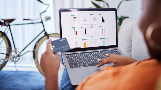 Com a popularização das compras pela internet, surgem também os desafios de manter a segurança - Foto: Envato Elements