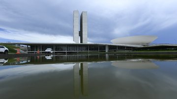 Apesar de não ter pago 35% das emendas feitas pelo Congresso, o governo acelerou a reserva de recursos para fazer os pagamentos - Jefferson Rudy/Agência Senado