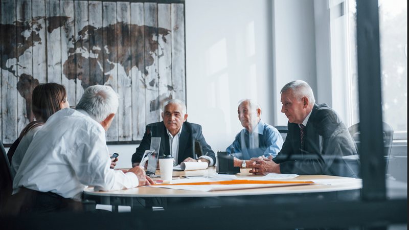 O conselho de administração, entre outras atividades, dá as diretrizes estratégicas e analisa riscos envolvendo a organização - Envato