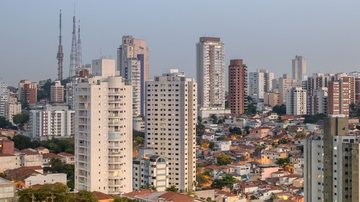 Em termos de unidades, 458 mil imóveis foram financiados pela poupança em 2025, queda de 14% em relação a 2024 - Envato