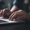 O certificado emitido ao final do curso pode agregar valor ao currículo, demonstrando interesse em qualificação e aprendizado contínuo - Foto: Envato Elements