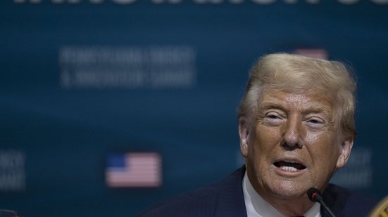 Trump: Não podemos deixar que ninguém brinque com a gente, com o nosso dólar. Perder essa luta é como perder uma guerra" - Molly Riley /  Casa Branca / Fotos Públicas