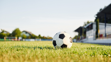 O Dia Nacional do Futebol celebra o clube mais antigo em atividade no país - Foto: Envato Elements