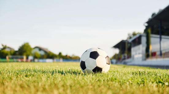O Dia Nacional do Futebol celebra o clube mais antigo em atividade no país - Foto: Envato Elements