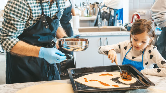 Durante as férias escolares de verão, quando o tempo em casa se estende e a busca por atividades longe das telas aumenta - Foto: Envato Elements