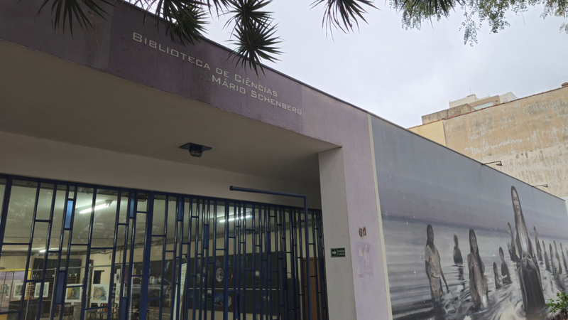 Biblioteca conta com acervo especializado e uma programação cultural que reforça sua vocação científica - Foto: Divulgação
