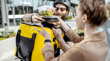 Entregadores também terão garantia de ganhos mínimos, e os consumidores terão acesso a preços competitivos - Envato