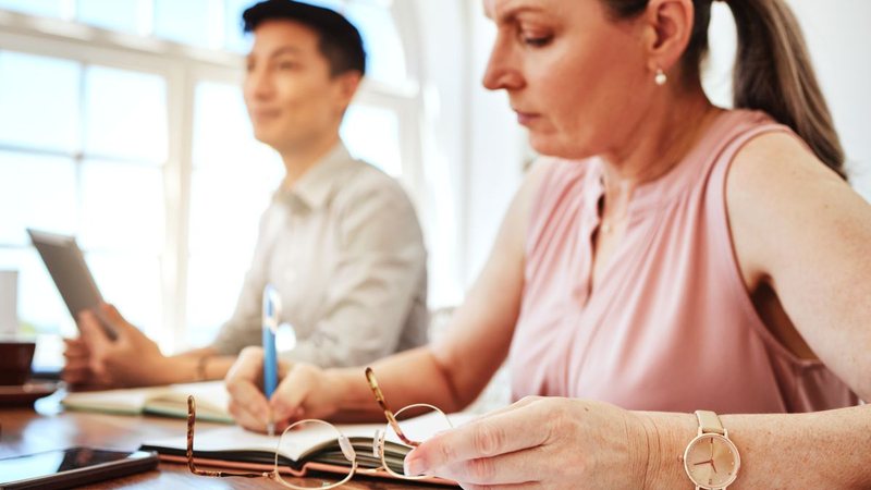 Segundo o FNDE, menos de 1% dos contratos firmados com o Fies é de universitários com mais de 50 anos de idade - Envato
