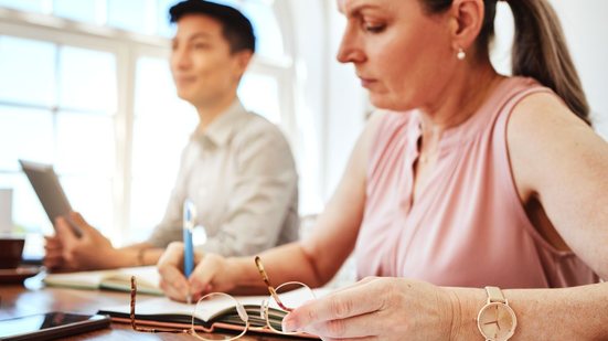Segundo o FNDE, menos de 1% dos contratos firmados com o Fies é de universitários com mais de 50 anos de idade - Envato