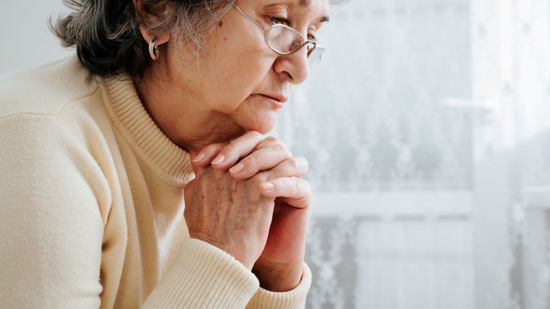 Comportamentos mais introspectivos e menor exposição ao sol fazem do inverno um período crítico para a saúde emocional e cardíaca - Envato