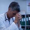 Pesquisa revela cenário preocupante de saúde mental e qualidade de vida dos profissionais da medicina - Envato