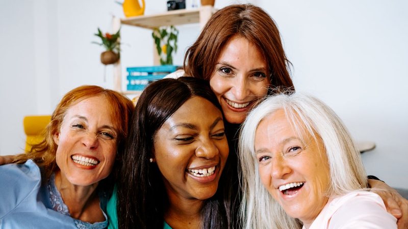 Economia climatérica cresce mundialmente com produtos e serviços que apoiam pessoas na fase da menopausa e climatério, aponta nova pesquisa - Envato