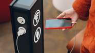 Muitos de nós cometemos erros diários que comprometem o desempenho e até a durabilidade do celular - Foto: Envato Elements