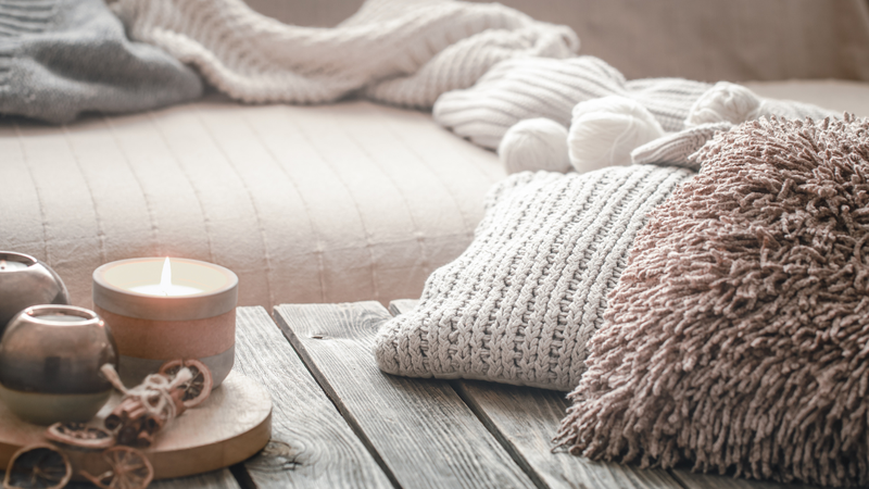 As velas são uma opção charmosa e eficiente para criar um clima agradável - Foto: Envato Elements