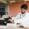 Novo valor de R$ 13 mil mensais passará a cobrir 85% dos cursos privados de Medicina do País - Envato