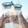 Pessoas com mais massa muscular ou maior gasto energético precisam de mais água - Foto: Envato Elements