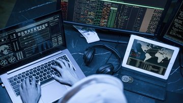 Ataque hacker de R$ 800 milhões mostra vulnerabilidade do sistema, dizem analistas