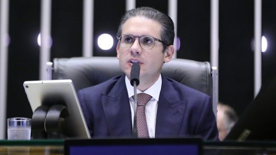 O presidente da Câmara, Hugo Motta, afirmou que decisão de aumentar IOF foi exclusiva da Fazenda - Kayo Magalhães / Câmara dos Deputados