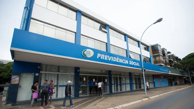 O instituto se comprometeu a reduzir o tempo de espera de análise das solicitações de aposentadoria, pensão e outros direitos - Marcelo Camargo/Agência Brasil