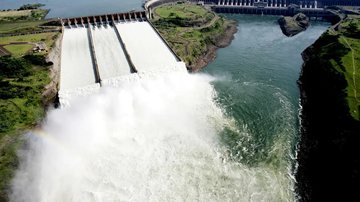 A empresa pretende concluir ainda em 2025 a instalação de um projeto-piloto para gerar energia solar - Caio Coronel/Itaipu