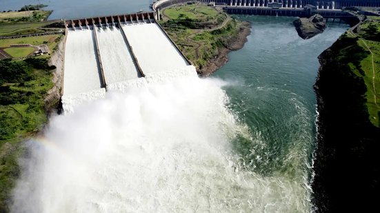 A empresa pretende concluir ainda em 2025 a instalação de um projeto-piloto para gerar energia solar - Caio Coronel/Itaipu