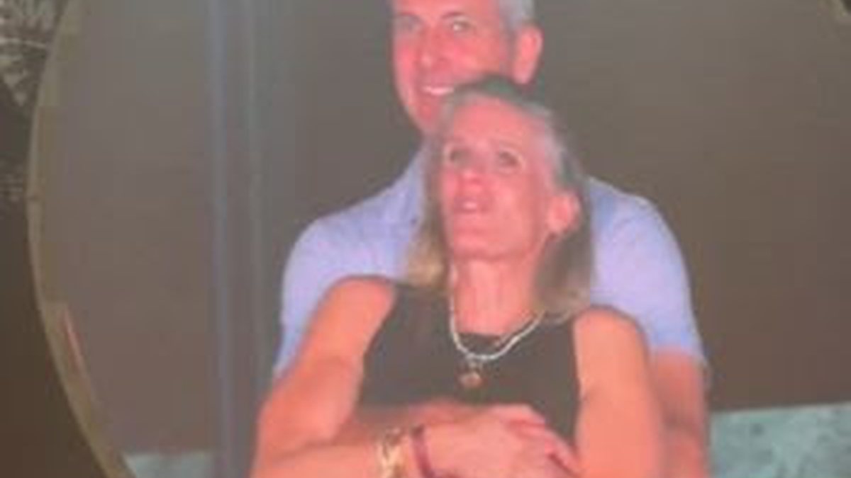 A "kiss cam" no show do Coldplay filmou o casal supostamente em caso extraconjugal - Reprodução
