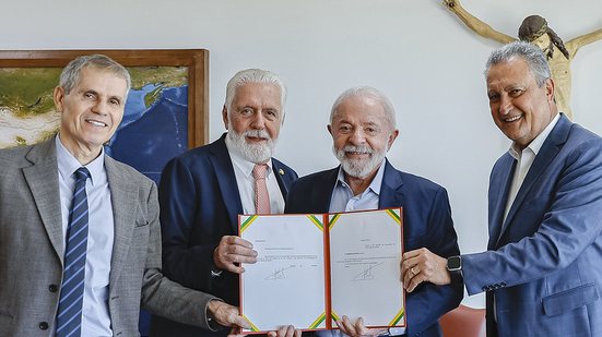 Lula assina decreto para criação da nova data comemorativa da independência do Brasil - Ricardo Stuckert/PR