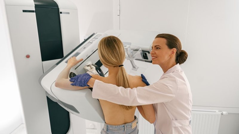 A Organização Mundial da Saúde (OMS) diz que idealmente os exames deveriam ser realizados em ao menos 70% das mulheres nessa faixa etária - Envato
