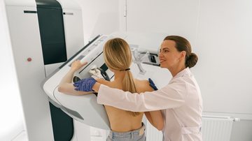 IA pode prever o risco de doenças cardíacas graves a partir da análise de mamografias - Envato