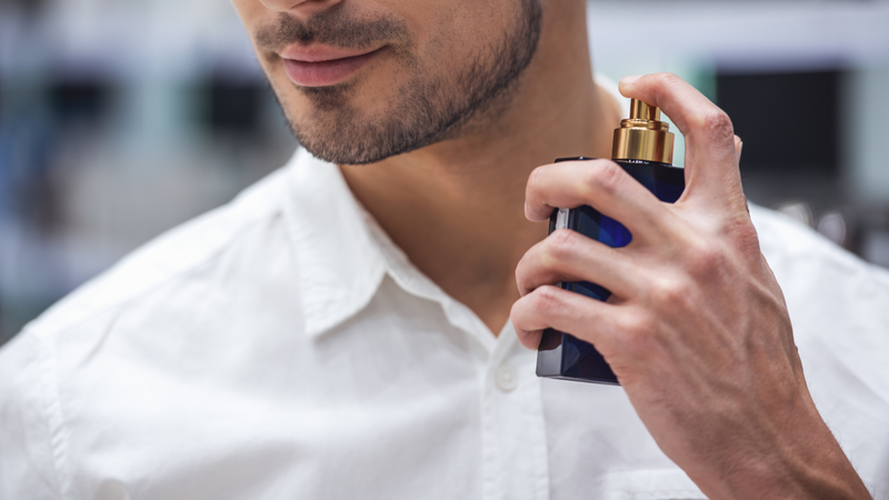 O mercado de perfumaria masculina segue oferecendo opções que vão dos clássicos elegantes aos modernos intensos - Foto: Envato Elements