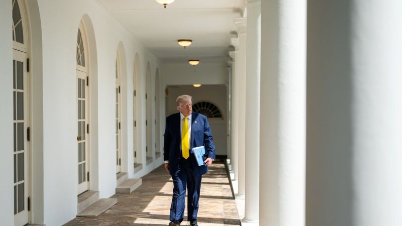 Donald Trump afirmou que não deve adiar o início das tarifas prometidas para 1º de agosto a parceiros comerciais, incluindo o Brasil - Molly Riley/Fotos Públicas