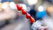Ideias como morango do amor, bolo no pote e outros quitutes caseiros têm se destacado - Foto: Envato Elements