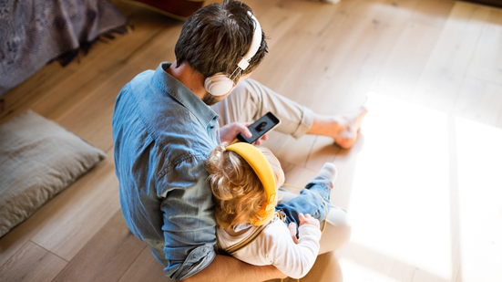 Seja para embalar uma homenagem, montar uma playlist especial ou simplesmente ouvir junto no almoço de domingo, essas músicas são escolhas certeiras - Foto: Envato Elements